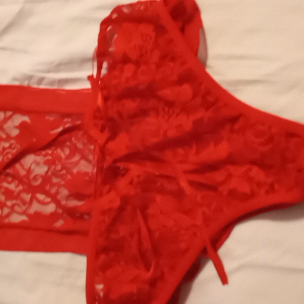 Lingerie - Picture 2 of 3